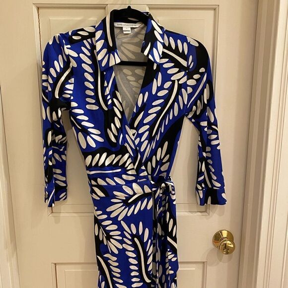 Diane von Furstenberg DVF Celeste Silk Jersey Wrap Shorts Romper Blue size 4 - Picture 2 of 9